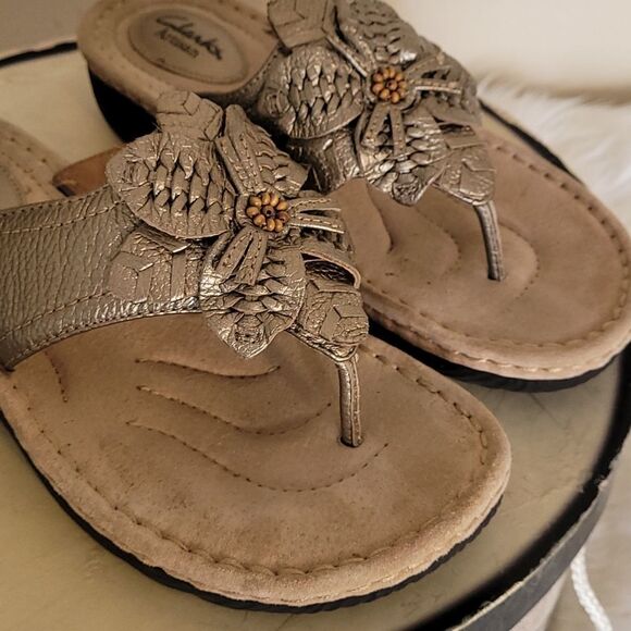 - Clark's Leather Artisian Sandals - Picture 3 of 10